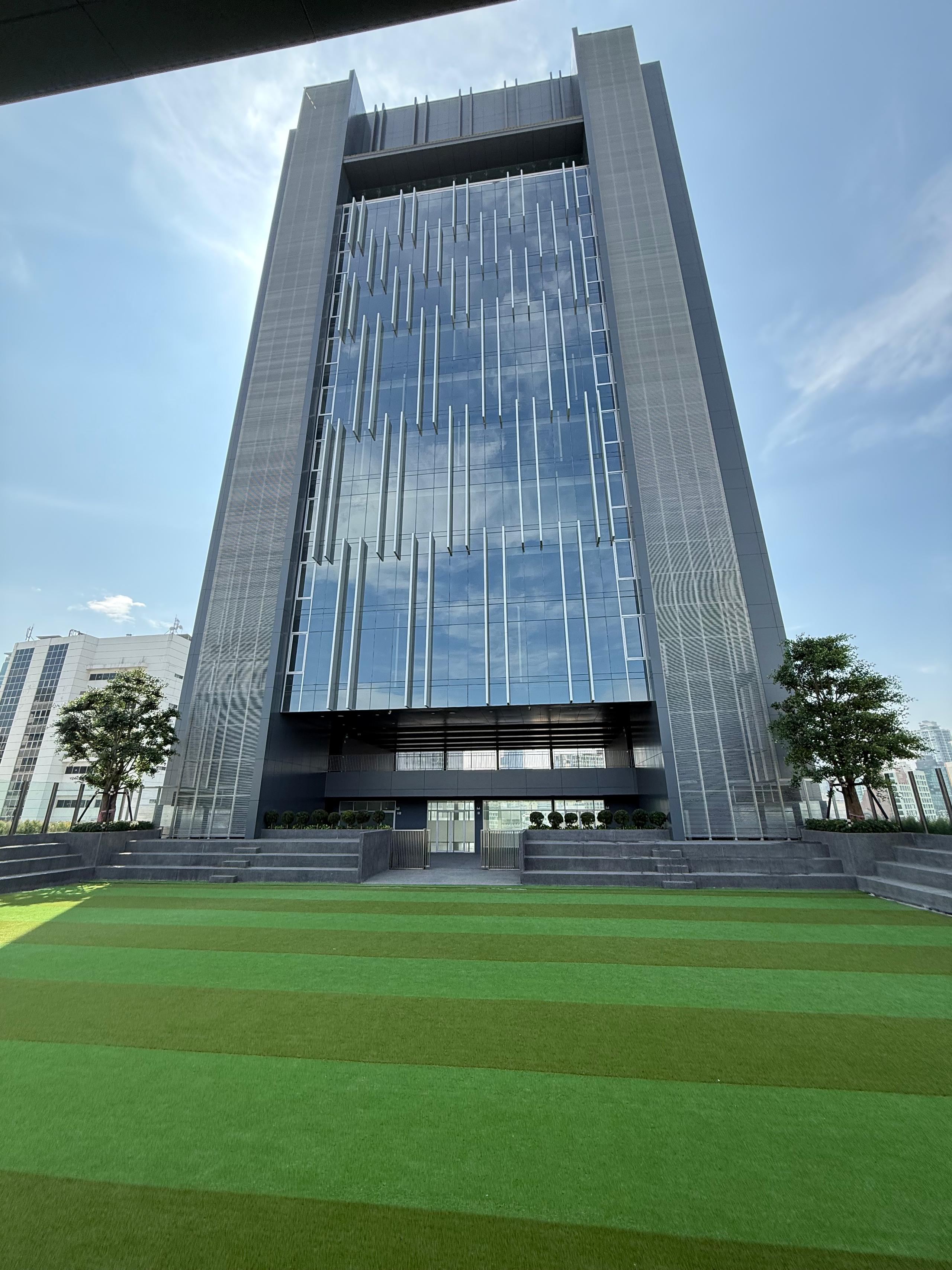 17-floor deployment site for the 100G campus network infrastructure